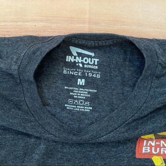 In n Out men’s T-shirt size M - Picture 4 of 6
